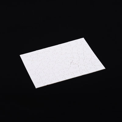 Un buen precio. Puzle de rompecabezas educativo en blanco de forma irregular en línea