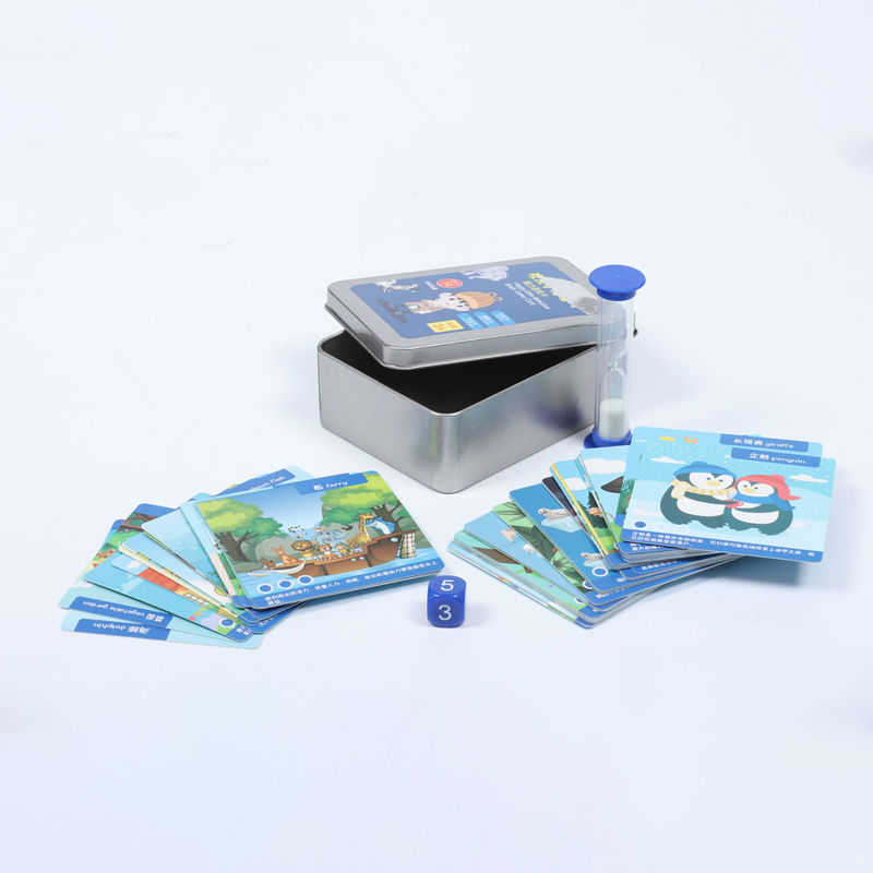 Modelo de rompecabezas de colores Jugar cartas con cartas de corte tradicionales