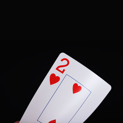 Un buen precio. Cara de la reina de las cartas de juego de póquer distribuidor de tarjetas recubrimiento a prueba de agua en línea