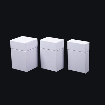 Un buen precio. Contenedores de cajas de cartón en blanco para el almacenamiento de juegos en línea