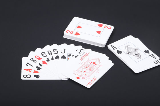 Un buen precio. Impresión en CMYK de cartas de juego personalizadas en granel en línea