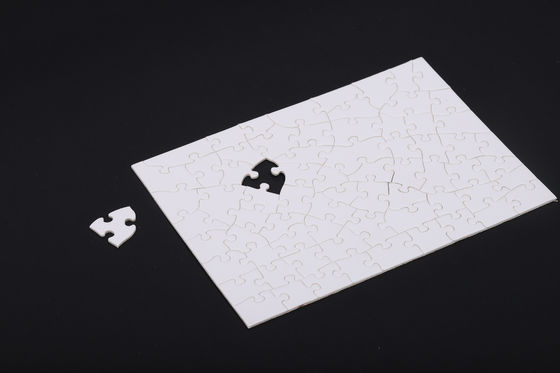 Un buen precio. Puzles entrelazados de cartas de juego Black Spade Card OEM en línea