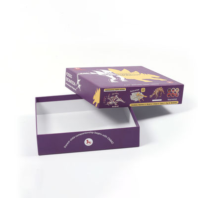 Logotipo en relieve Papel negro ligero Caja de regalo para jugar cartas Forma irregular